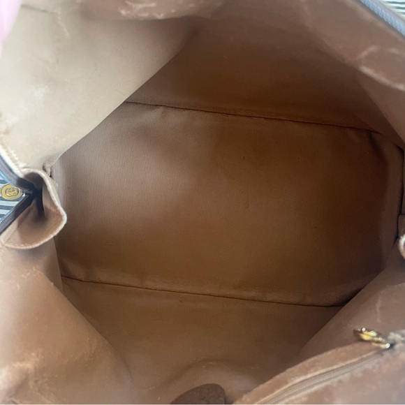 Gucci Supreme GG Handbag - Picture 15 of 17